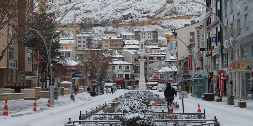 Bayburt’ta kar kalınlığı 30 santimetreyi buldu