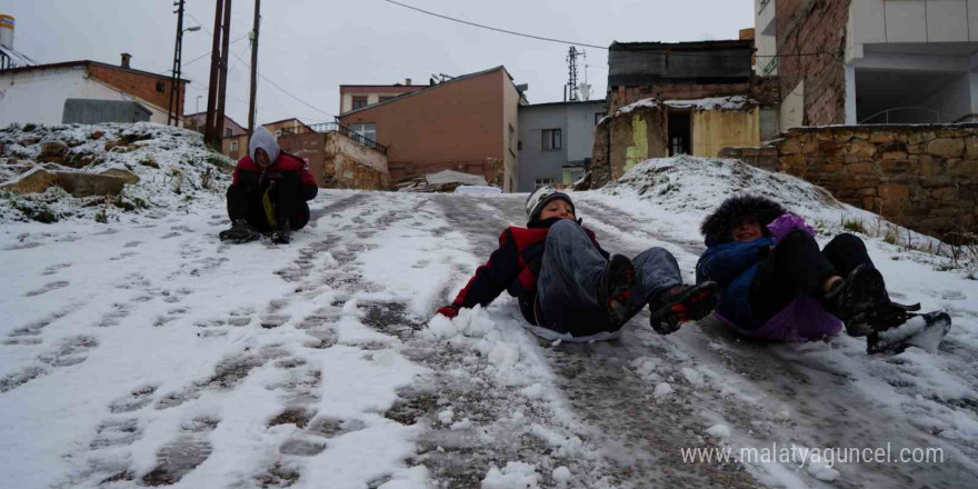 Bayburt’ta kar ve buzlanma düşmeye bağlı kırık vakalarını artırdı