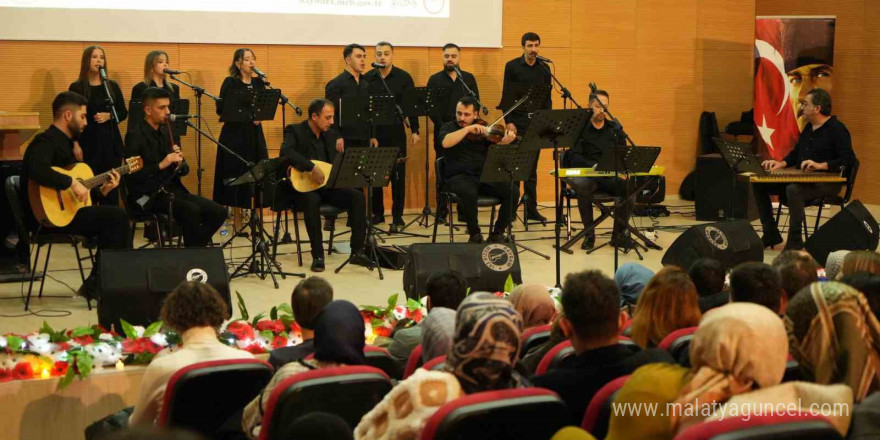 Bayburt’ta müzik öğretmenleri sahne performanslarıyla göz doldurdu