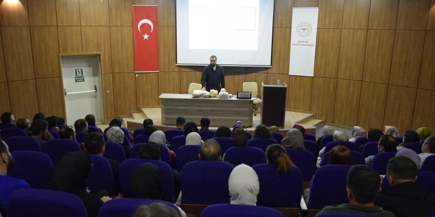 Bayburt’ta sağlık çalışanlarına yaşam destek eğitimi verildi