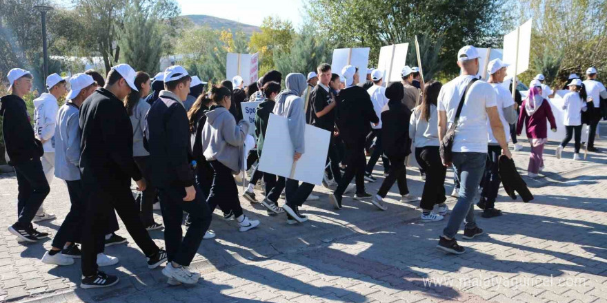 Bayburt’ta sağlık yaşama dikkat çekmek için yürüyüş yapıldı