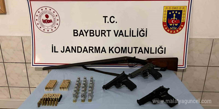 Bayburt’ta silah ve mühimmat kaçakçılığı operasyonu