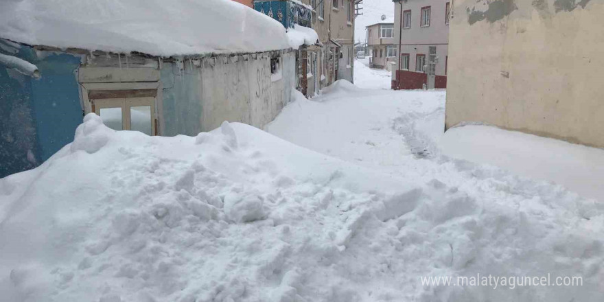 Bayburt’un en büyük mahallesi olan ’Şingah’ kara gömüldü vatandaşlar belediyeden acil yardım bekliyor