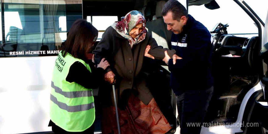 Bayraklı Belediyesi ‘yaşlı destek hattı’ kurdu