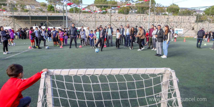 Bayraklı’da çocuklar mahalle şenliğinde buluştu