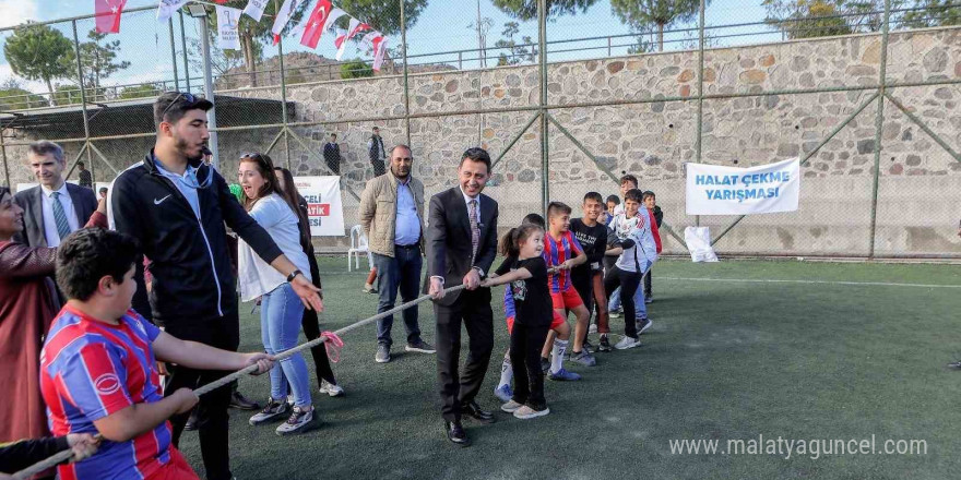 Bayraklı’da çocuklar mahalle şenliğinde buluştu