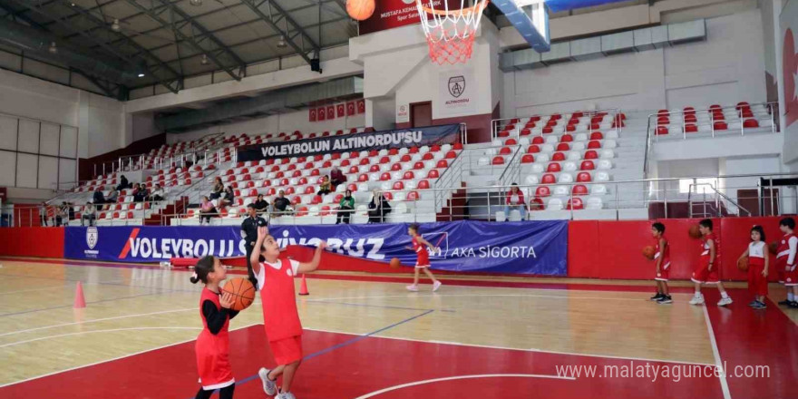 Bayraklı’da kış spor okullarına yoğun ilgi