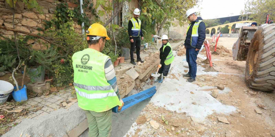 Bekilli’de ömrünü dolduran içme suyu hatları yenileniyor