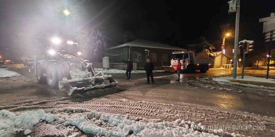 Belediye Başkanı Hamamcı’dan kar nöbeti