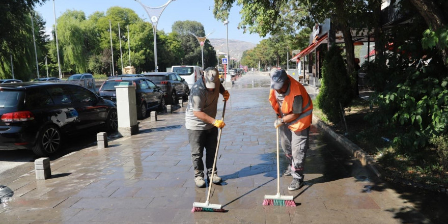 Belediye ekiplerince temizlik çalışması yapıldı