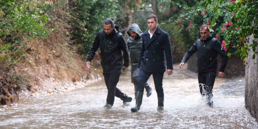 Belediye ekiplerinden yağmur mesaisi