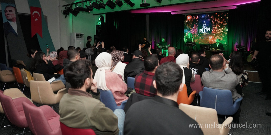 Belediye işçilerinden oluşan ‘Ritim Beyoğlu’ grubundan etkileyici performans