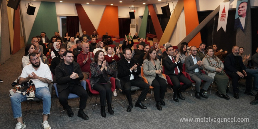 Belediye işçilerinden oluşan ‘Ritim Beyoğlu’ grubundan etkileyici performans