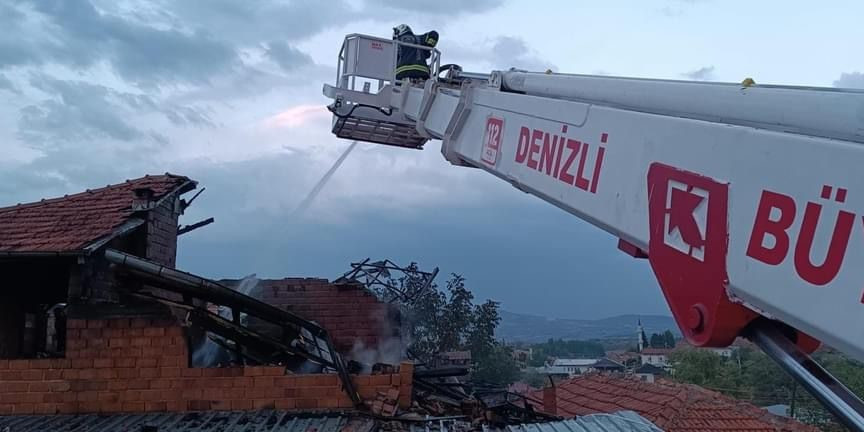 Belediye müdürünün evine yıldırım düştü