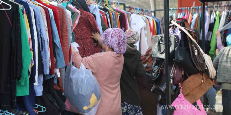 Belediyenin gezici mağazası kırsal mahallede