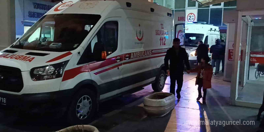 Benzin dökerek kendini yaktı, vatandaşlar yangın tüpüyle müdahale etti