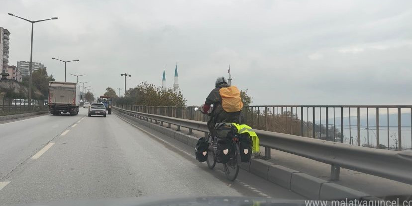 Berlin’den pedal çeviren genç Bursa’da mola verdi