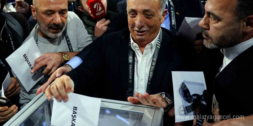 Beşiktaş eski Başkanı Ahmet Nur Çebi oyunu kullandı