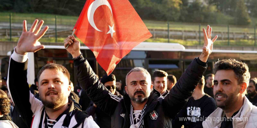 Beşiktaş taraftarı stadyuma geldi