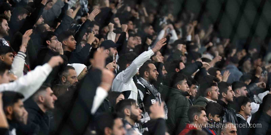 Beşiktaş taraftarı takıma tepkili!