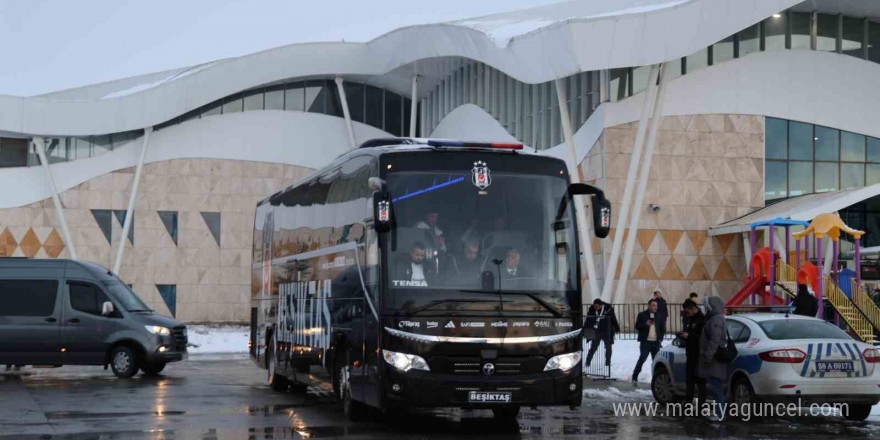 Beşiktaş’ı Sivas’ta az sayıda taraftar karşıladı