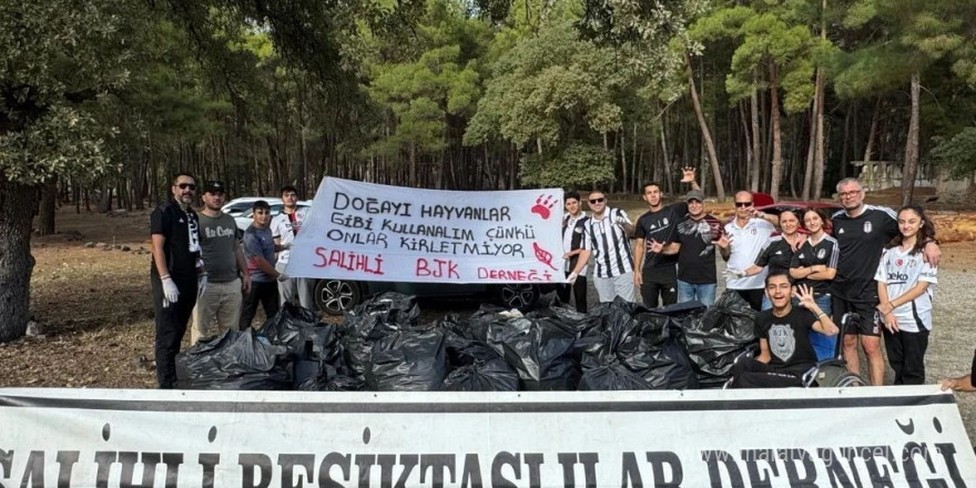 Beşiktaşlı taraftarlardan çevre temizliği