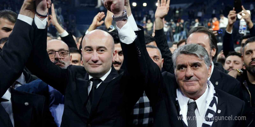 Beşiktaş’ta başkan adayları Serdal Adalı ve Hüseyin Yücel kucaklaştı