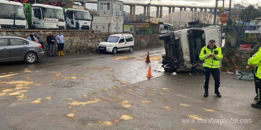 Beykoz’da kamyon devrildi: 2 yaralı