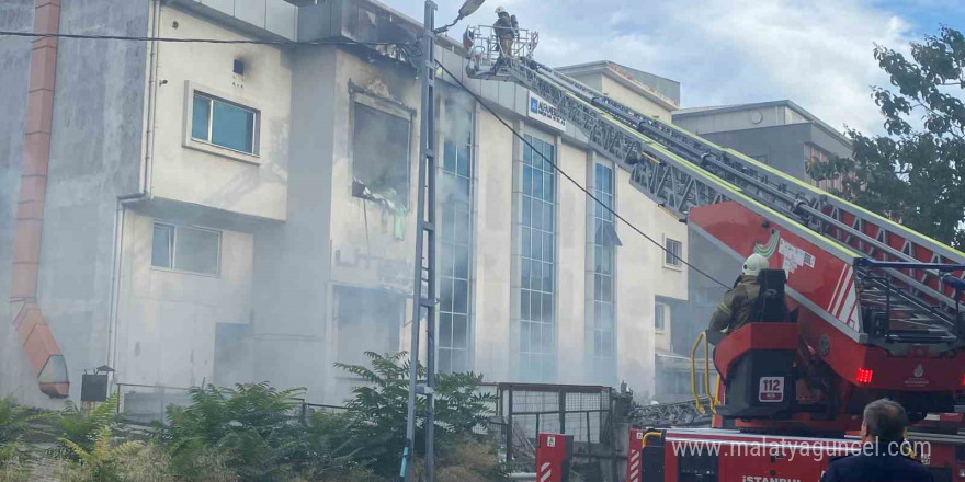 Beylikdüzü’nde medikal malzeme üretimi yapan atölyede yangın