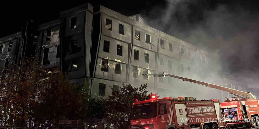 Beylikdüzü’ndeki fabrika yangını 16 saat sonra kontrol altına alındı