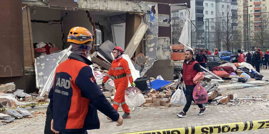 Beylikdüzü’ndeki patlamada apartman görevlisinin doğalgazla intihar ettiği iddiası