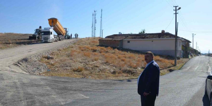 Beylikova’da sıcak asfalt ve çevre düzenleme çalışmaları tamamlandı