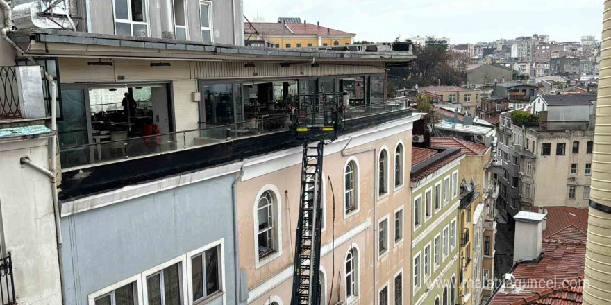 Beyoğlu’nda Masonlar Büyük Locası Derneği’nde yangın