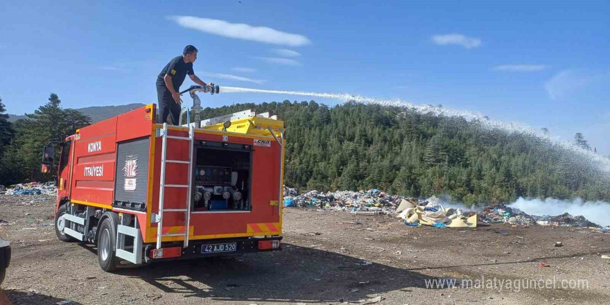 Beyşehir’de çöp toplama merkezinde çıkan yangın söndürüldü