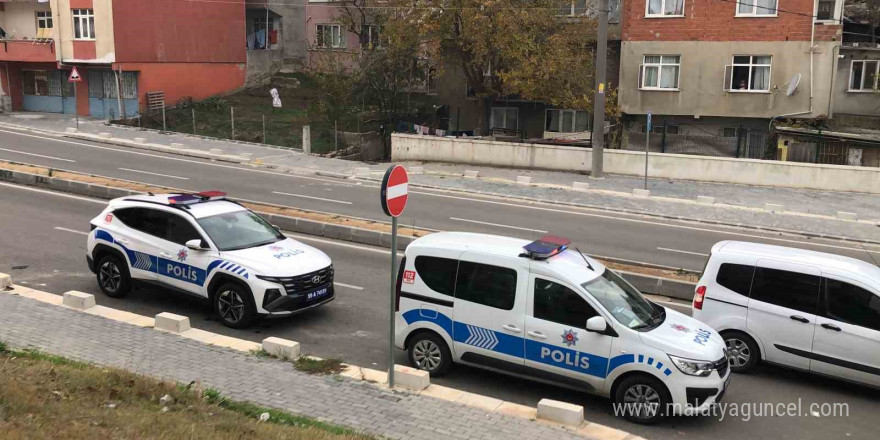 Bıçak çeken oğlunu silahla vurdu