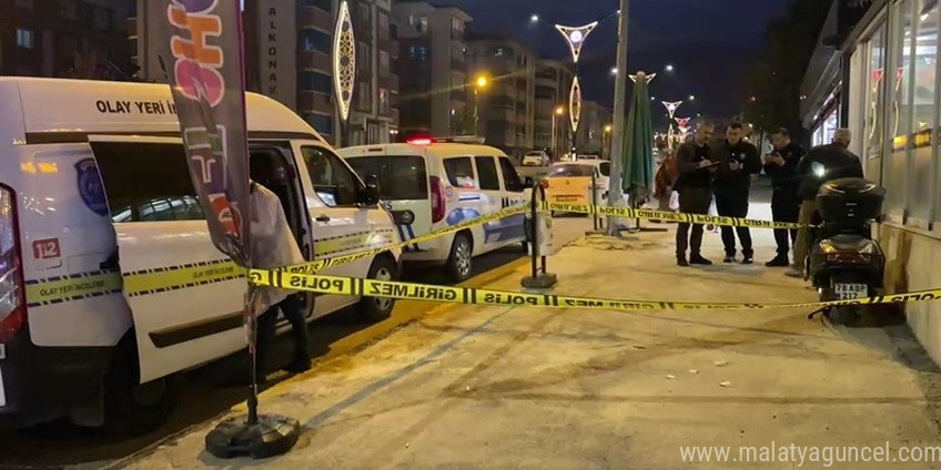 Bıçakla kendine zarar veren şahıs hastaneye kaldırıldı