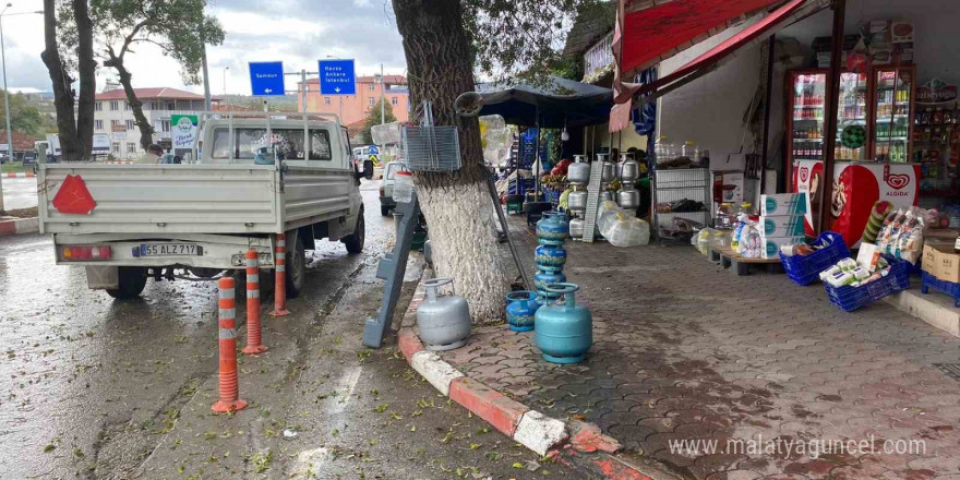 Bıçaklı saldırıya uğrayan esnaf yaralandı