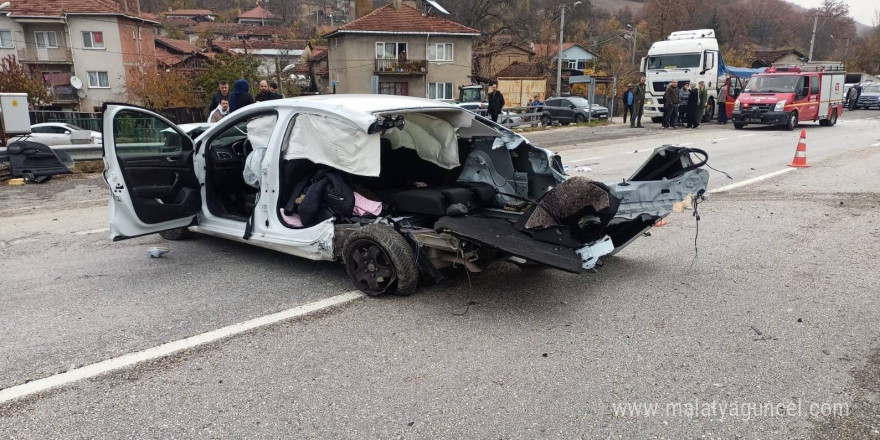 Bilecik’te araçlar çarpıştı, anne ve kızı hayatını kaybetti