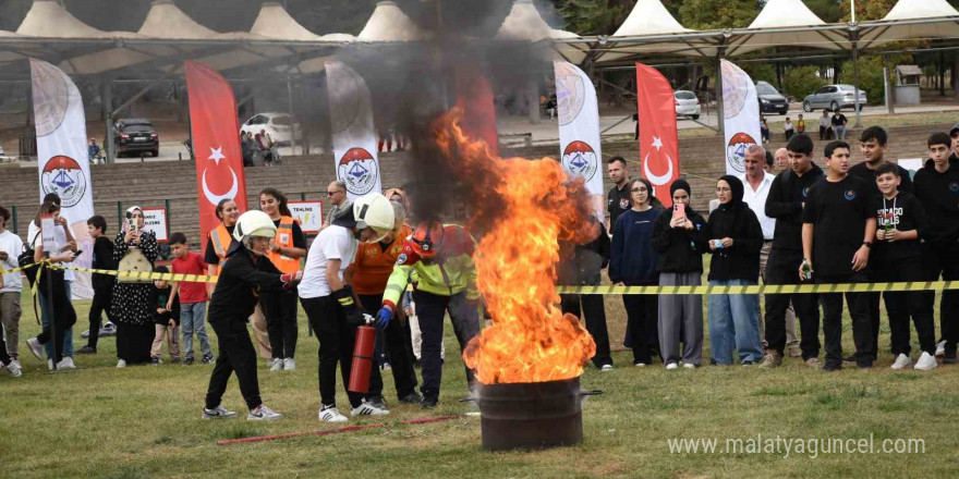 Bilecik’te birçok kurumun katıldığı dev Afet Farkındalık Eğitimi ve Tatbikatı gerçekleştirildi