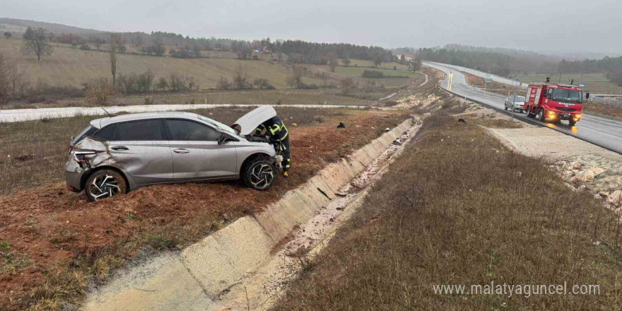 Bilecik’te kontrolden çıkan araç tarlaya uçarken, 1 kişi yaralandı