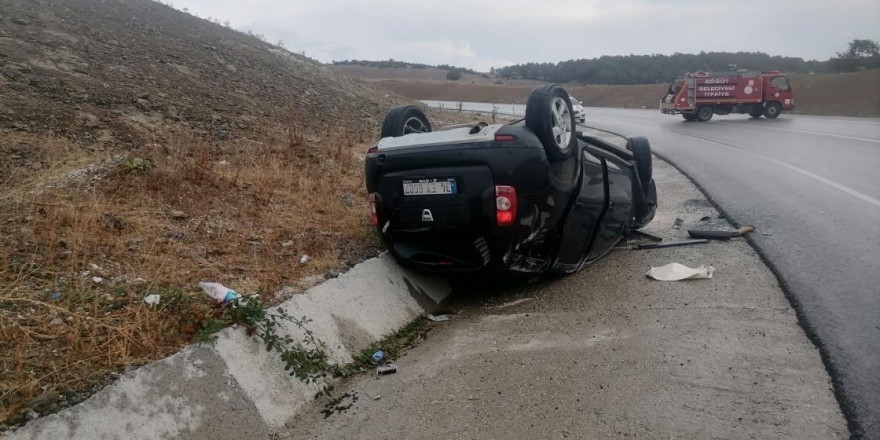 Bilecik’te otomobil yağmur kanalına devrildi: 1 yaralı