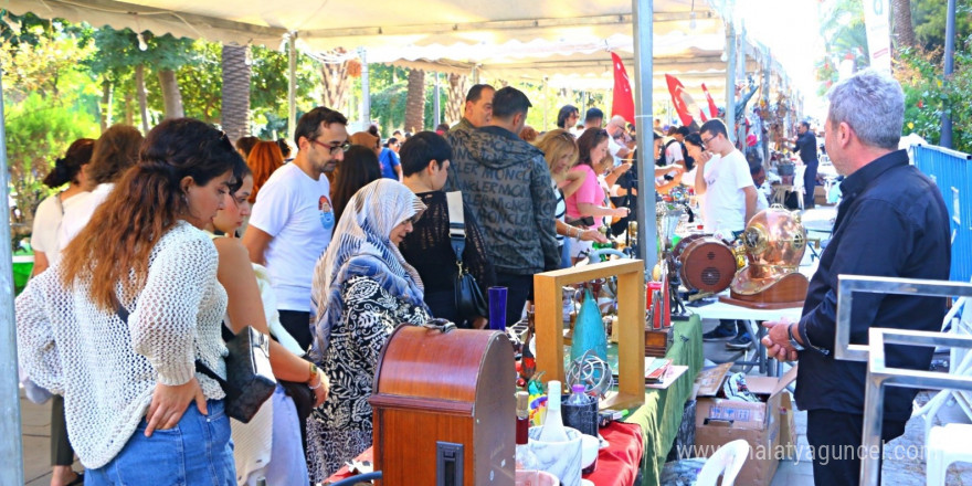 Binbir çeşit antika bu festivalde