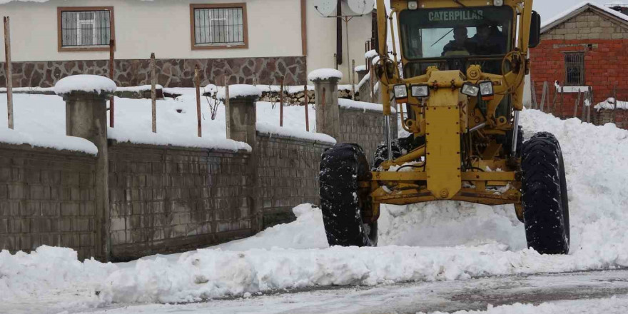 Bingöl’de 26 köy yolunda çalışmalar sürüyor