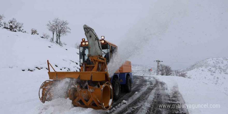 Bingöl’de beyaz esaret: 191 köy yolu ulaşıma kapandı