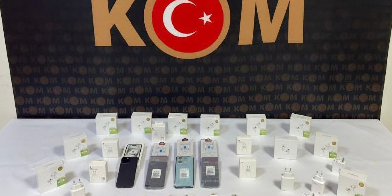 Bingöl’de kaçak telefonlar ve aksesuarları ele geçirildi