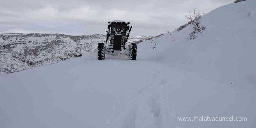 Bingöl’de kar nedeni ile 88 köy yolu ulaşıma kapandı