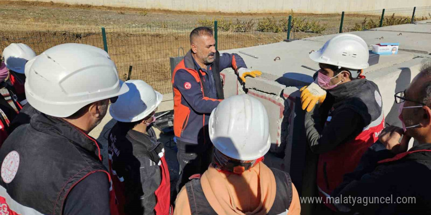 Bingöl’de MEB AKUB üyelerine eğitim