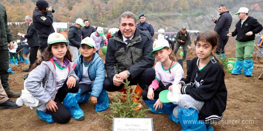 Binlerce fidan toprakla buluştu