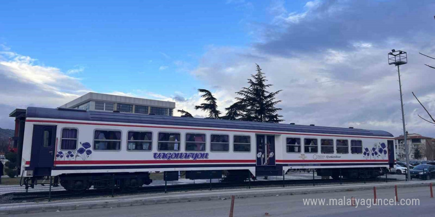 Binlerce insanı taşıdıktan sonra emekliye ayrılan tren vagonu cafeye dönüştürüldü