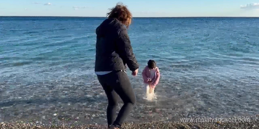 Bir yanda fırtına ve hortum, diğer yanda deniz keyfi